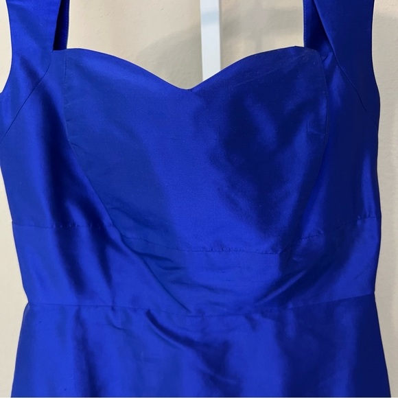 Elegant Blue Silk Sleeveless Dress - Picture 3 of 7